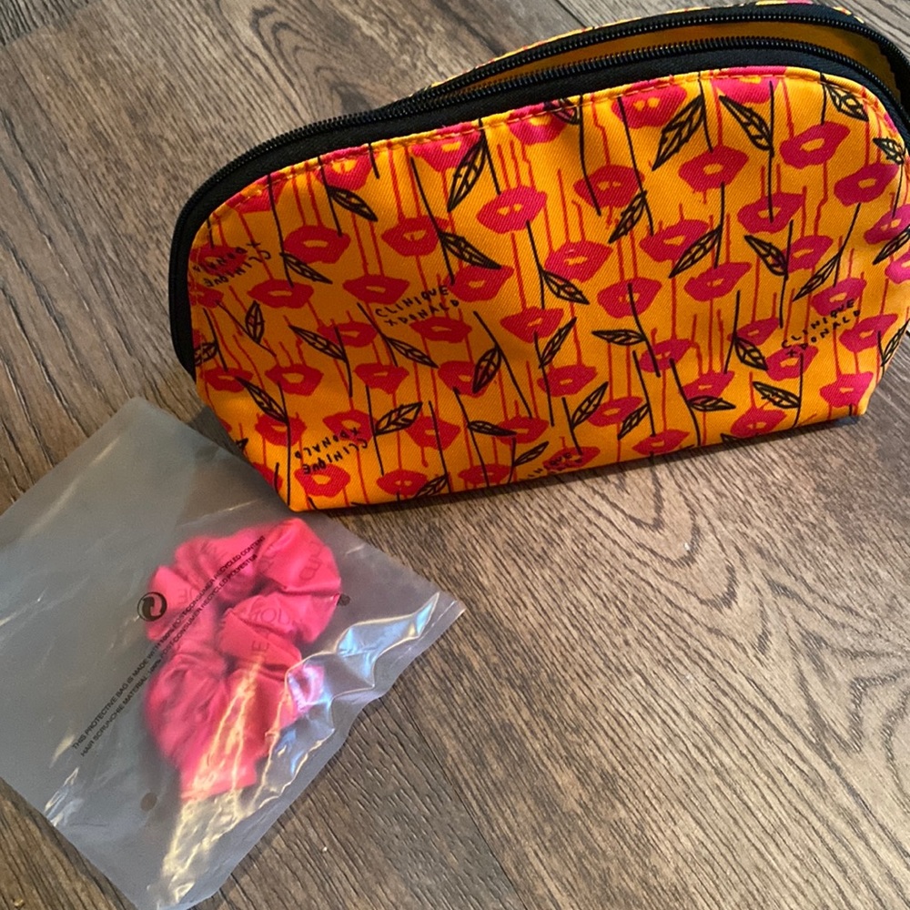 Clinique Cosmetic Bag & Scrunchie